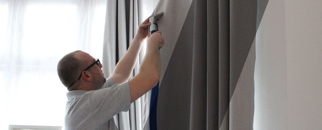 Hanging Cleaning Curtains